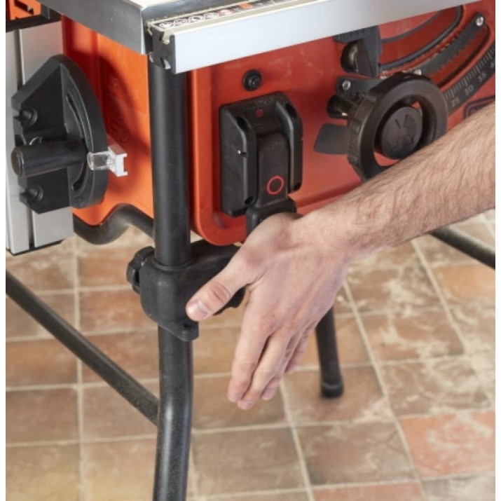 Fierăstrău circular de masă Black&Decker BES720