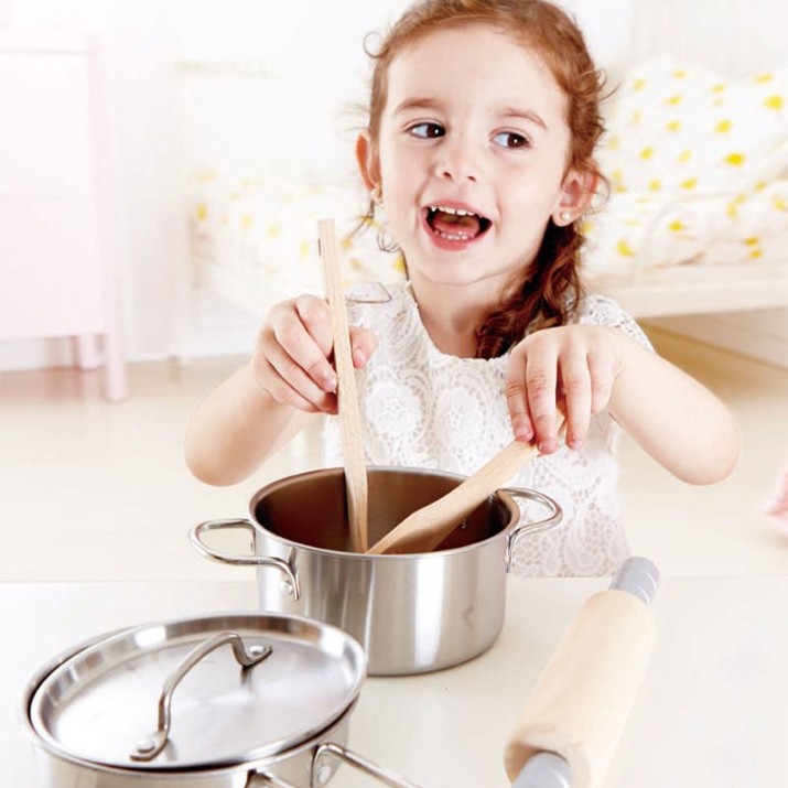 Seturi de veselă pentru păpuși Hape Chef's Cooking Set (E3137A)
