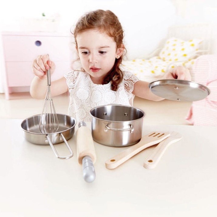 Seturi de veselă pentru păpuși Hape Chef's Cooking Set (E3137A)